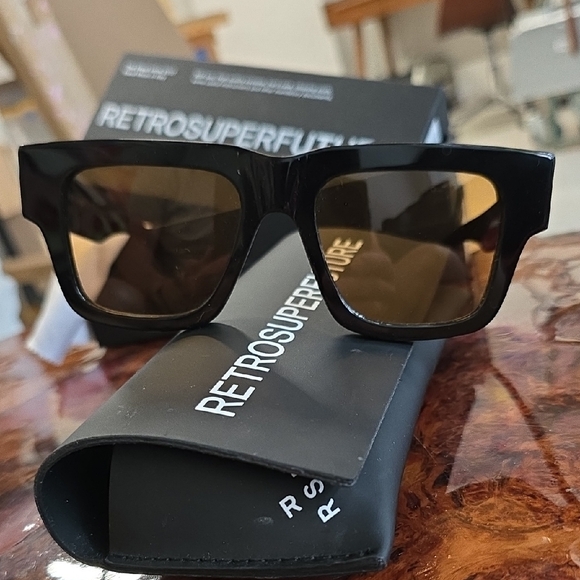 NWOT RETROSUPERFUTURE Bold Black Sunglasses - Picture 3 of 11